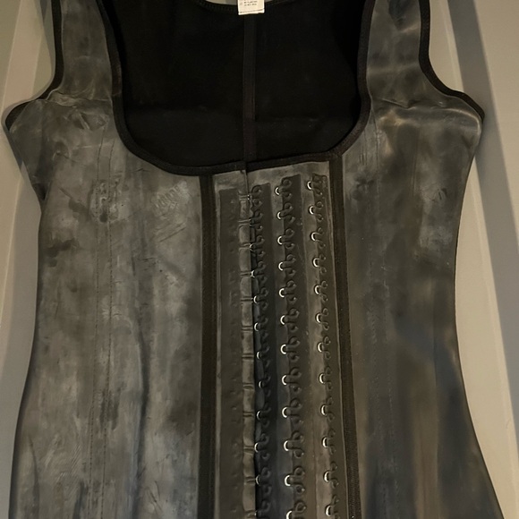 Black and Gray Waist Trainer - Picture 3 of 6